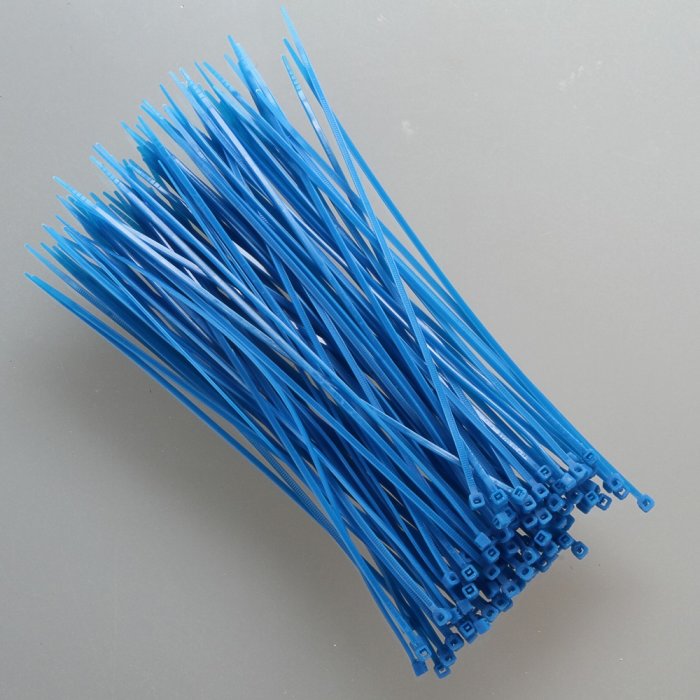 Attache câble 2.5x100mm PU 100 pièces bleu